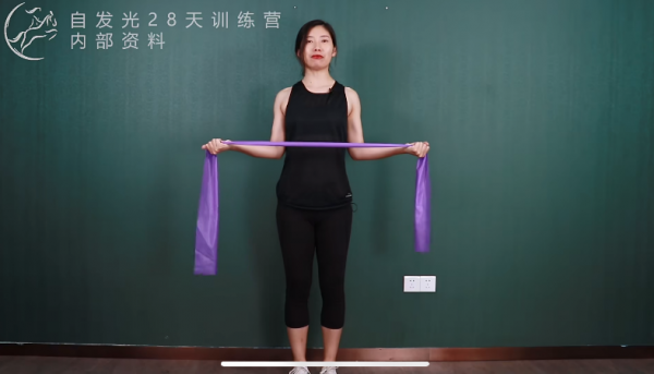 網友偶遇54歲王祖賢拜佛，稱本人又高又美，唯獨塌腰駝背折損氣質