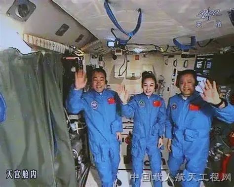 王亞平換髮型了！Tony是誰？