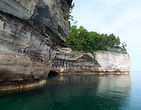 世界風光欣賞——密歇根州，彩巖國家湖濱區的洞穴