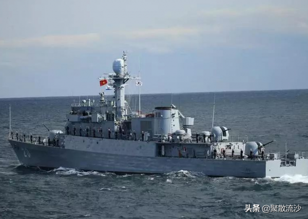200億買6艘潛艇，1220噸的護衛艦白拿2艘，2艘1930噸的卻要22億