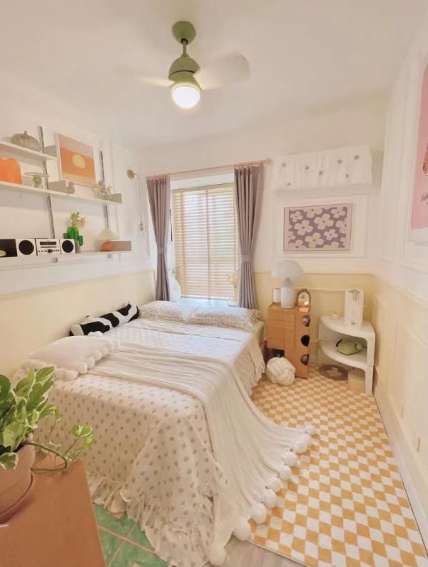 她家50㎡，不做吊頂不做背景牆，簡單走一圈石膏線，美得像童話