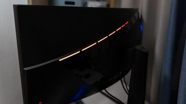 你看我的物理外掛又大又圓，微星月神MPG 343CQR顯示器測評