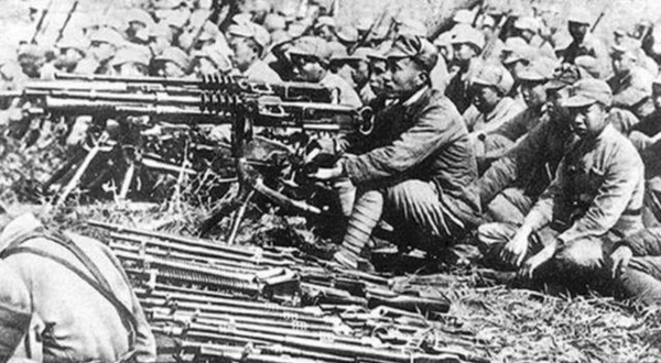 7縱強攻東局子,司令員鄧華嚴密注視戰場形勢,前方始終沒有訊息 7縱強攻東局子,司令員鄧華嚴密注視戰場形勢,前方始終沒有訊息