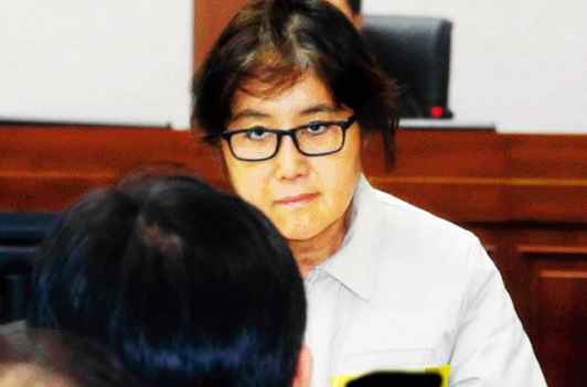 崔順實：在朴槿惠身邊做40年閨蜜，傲慢女兒橫著走，如今有難同當