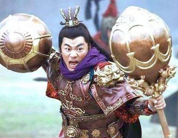 隋朝著名大將，一刀砍下了李元霸的頭，天生雙瞳被隋煬帝忌憚