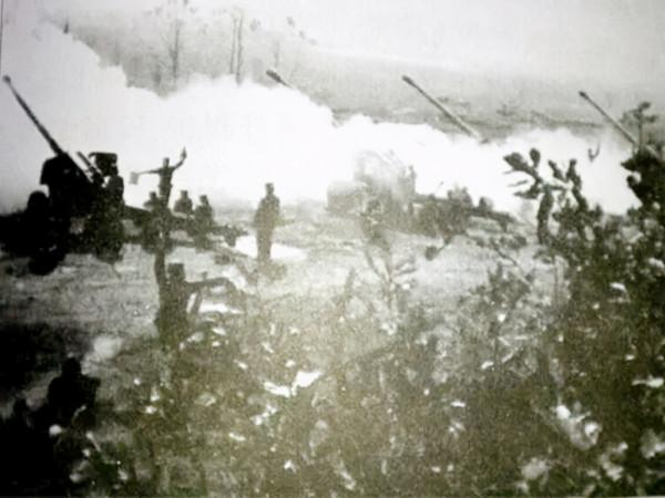 老山戰役：戰事有多慘烈，士兵打掃戰場時，岩石已碎成粉末