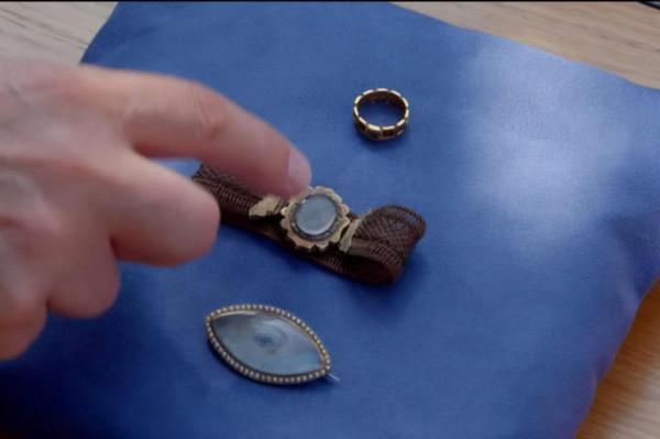 BBC著名《鑑寶》欄目出現西遊記情節：首飾由死者毛髮製作而成