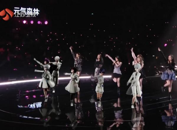 江蘇跨年:蔡徐坤氣派十足,陳偉霆大翻車,李宇春憑啥6年壓軸? 江蘇跨年:蔡徐坤氣派十足,陳偉霆大翻車,李宇春憑啥6年壓軸?