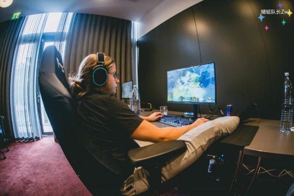 Dota2-老OG再度會合？TSM擊敗EG後，Fly竟出現在了對戰房中
