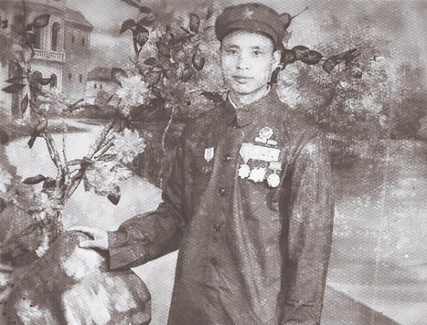 志願軍一級英雄餘新發，用一挺繳獲的美式重機槍，殲滅了228人