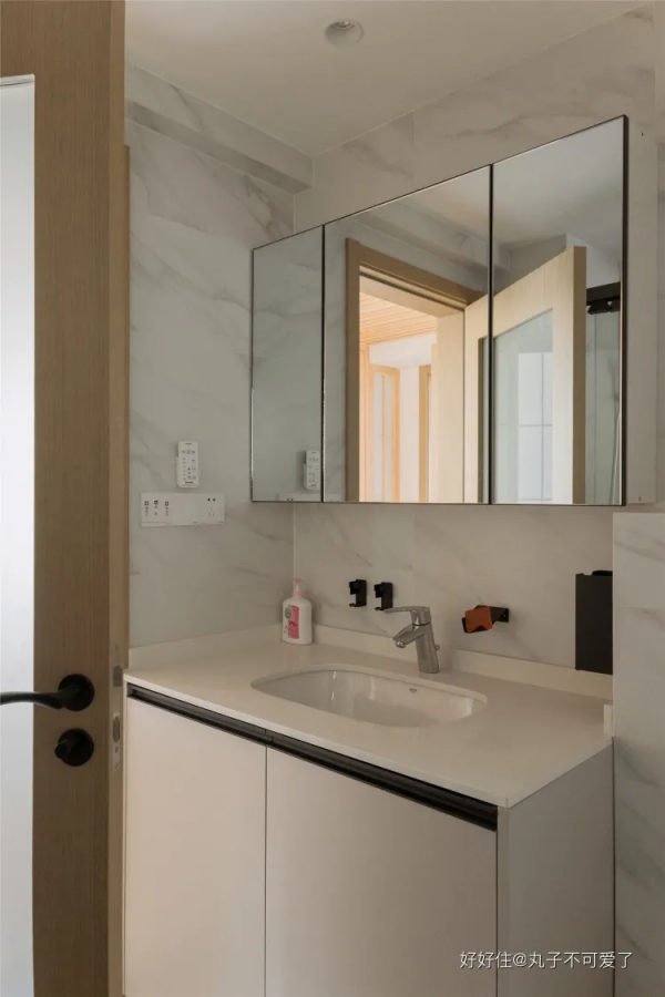 畫風治癒！榻榻米與客廳聯動，傢俱多了，竟然更寬敞了？