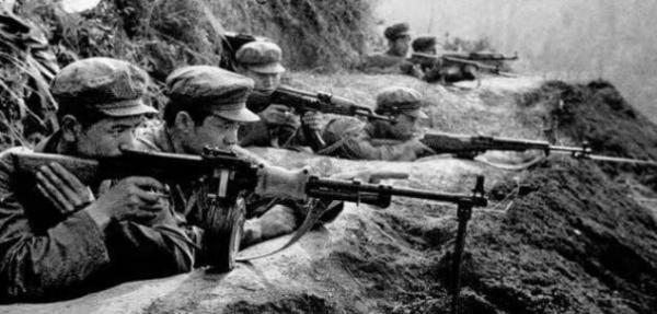 尼赫魯向美求援後，調3萬兵力再襲邊境，丁盛少將下令：關門打狗