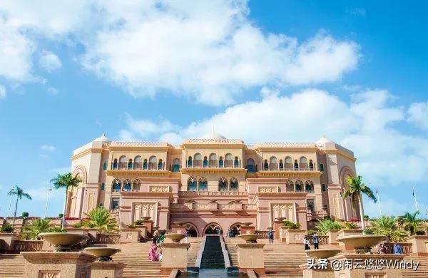 全球最奢華的酋長皇宮酒店,品嚐金子咖啡。黃金連廁所也不放過 全球最奢華的酋長皇宮酒店,品嚐金子咖啡。黃金連廁所也不放過