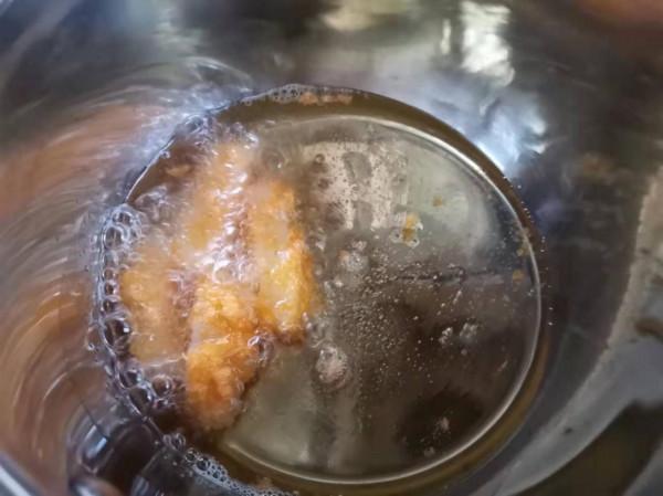 懶人甜品分享——脆皮炸鮮奶，外酥裡嫩，味道可與店裡的媲美