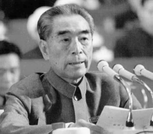 1987年洪學智準備解甲歸田，鄧小平緊急召見：你去當軍委副秘書長