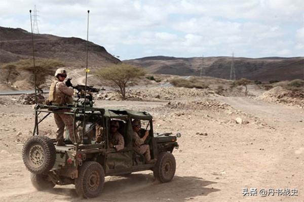 為V22&OpenCurlyDoubleQuote;魚鷹&rdquo;設計的裝備：M1161&OpenCurlyDoubleQuote;咆哮者&rdquo;輕型突擊車