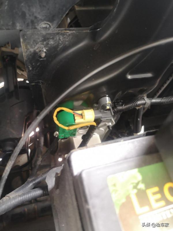 兩年的現代ix35開價9萬,扒開膠條全是泥沙,買主:鄭州拉來的吧 兩年的現代ix35開價9萬,扒開膠條全是泥沙,買主:鄭州拉來的吧