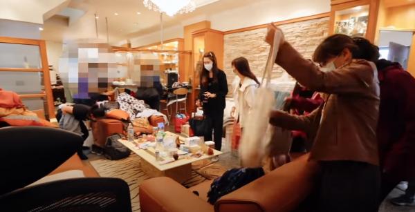 屋主花4.5萬僱12位整理師上門整理，卻依然“整理不到位”？