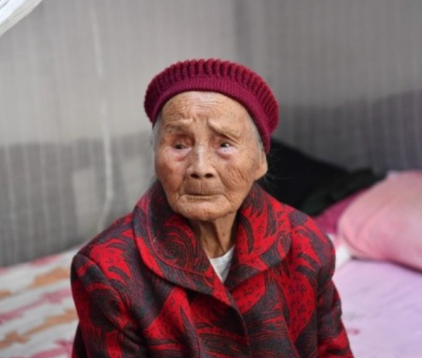 清朝00後朱鄭氏：121歲仍健在，六世同堂，長壽的秘密究竟是什麼