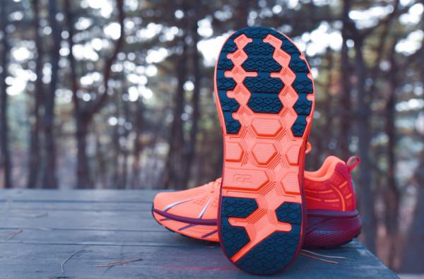 體驗跑步的樂趣-R2雲跑緩減震馬拉松長跑網面運動鞋 體驗跑步的樂趣-R2雲跑緩減震馬拉松長跑網面運動鞋