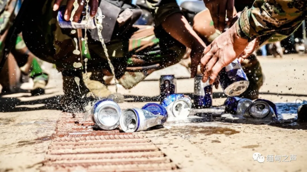 緬北貴慨街頭一幕：啤酒、牛奶一律倒掉！香菸、咖啡現場泡