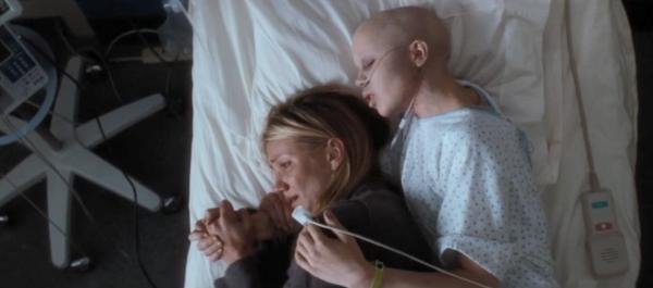 女孩一出生，就被母親送上手術檯，給姐姐捐獻各種器官，虐心電影