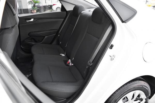 好開耐看毛病少，油耗5L，入門僅7.28萬，帶你看現代悅納