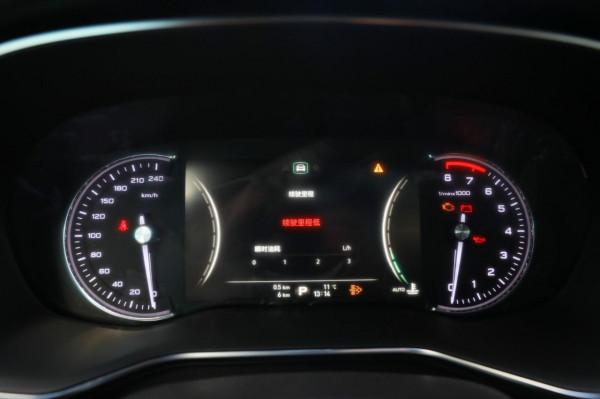 定位中大型SUV，配2&period;0T&plus;四驅&plus;差速鎖！榮威RX8表現如何