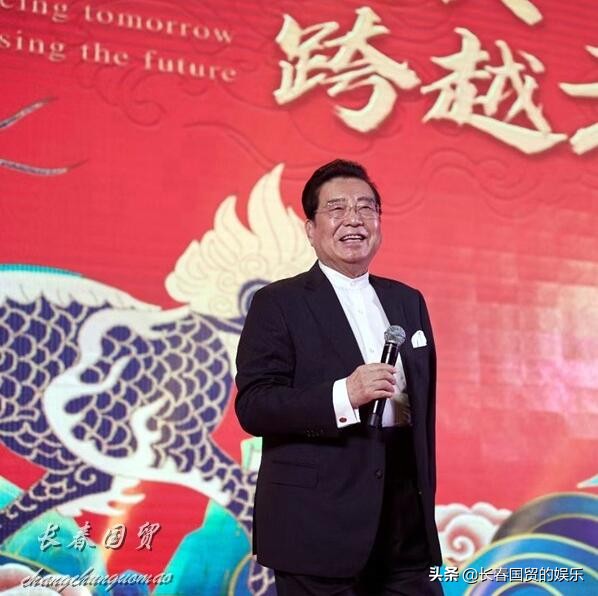 82歲李雙江滿面紅光現身商演,舞臺上演唱十分賣力 82歲李雙江滿面紅光現身商演,舞臺上演唱十分賣力