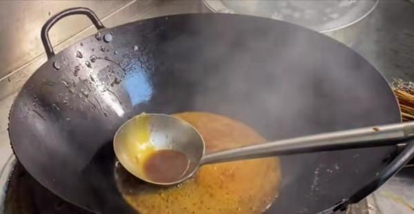 山東大哥做驢頭宴30年，596元一個贈送4個菜，每天收入2萬塊