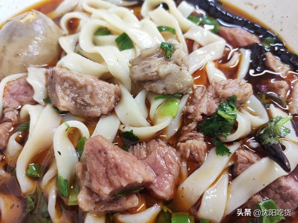 一直不溫不火的板面，加了個牛排咋就這麼受歡迎了呢