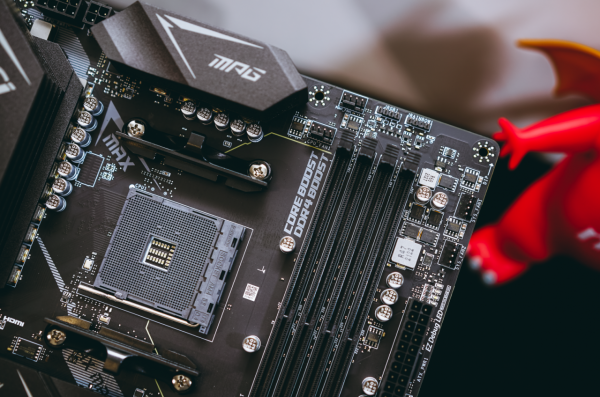 去掉風扇也叫“升級版”?微星MPG X570S EDGE MAX WIFI主機板圖賞 去掉風扇也叫“升級版”?微星MPG X570S EDGE MAX WIFI主機板圖賞