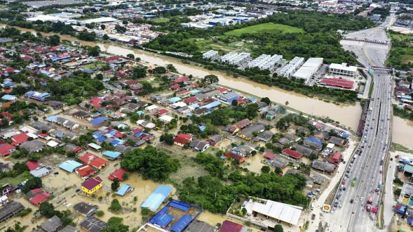 連日強降雨致馬來西亞吉隆坡等地遭受水災