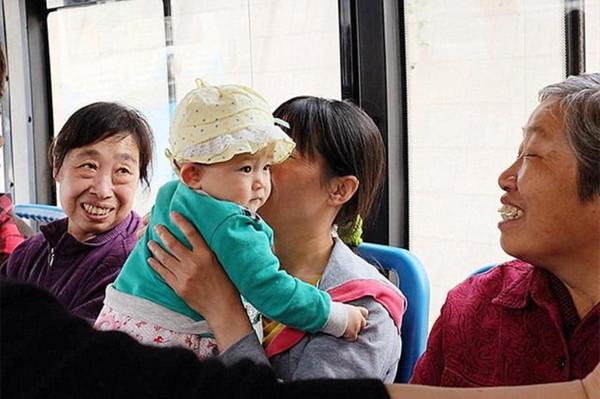 逗孩子本沒錯，但這些“低階”的逗娃行為容易傷害孩子，該停止了