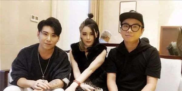 憶花兒樂隊:未成年搖滾樂隊?他們的故事幾乎就是中國搖滾消亡史 憶花兒樂隊:未成年搖滾樂隊?他們的故事幾乎就是中國搖滾消亡史