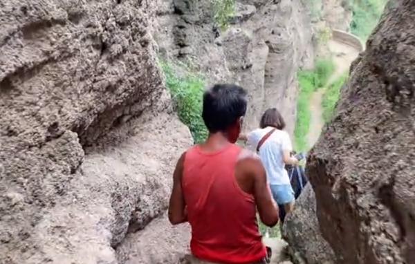 山西岩石縫中,發現1400年前的隋朝道觀,山體上的孔洞是什麼? 山西岩石縫中,發現1400年前的隋朝道觀,山體上的孔洞是什麼?