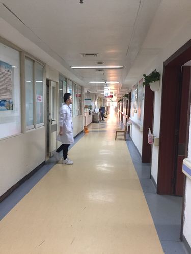 男子體檢B超照不到內臟，醫生仔細檢查發現不妙，馬上勸男子轉院