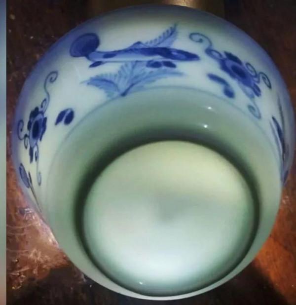 青花魚藻紋馬蹄杯 青花魚藻紋馬蹄杯