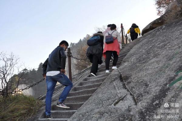 乘坐西峰索道上華山
