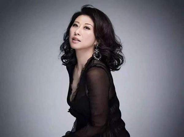 61歲的葉倩文怎麼了?這一穿撕毀了多少人對她的美好記憶啊 61歲的葉倩文怎麼了?這一穿撕毀了多少人對她的美好記憶啊