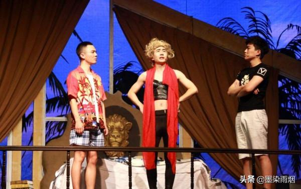 “臥龍鳳雛”來頭不小,一個和佟麗婭是同學,一個靠“遺照”走紅 “臥龍鳳雛”來頭不小,一個和佟麗婭是同學,一個靠“遺照”走紅