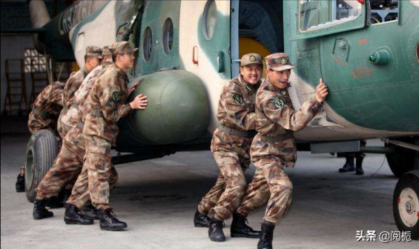 敢叫板外國專家，部隊為留住他改士官編制，公司40萬年薪挖人遭拒