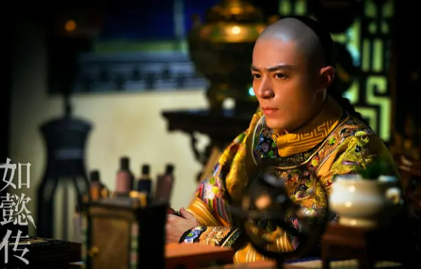 穿上龍袍也不像皇帝！朱亞文似太監，霍建華苦瓜相，張藝興太拉胯