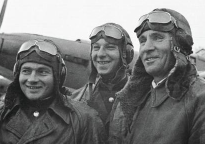 造成毛岸英犧牲的兇手，1個飛機失事去世，1個窮困潦倒，餓死街頭