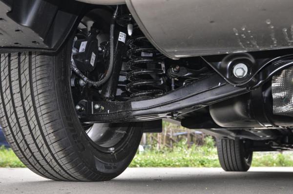 起亞KX5 自動兩驅豪華版，緊湊型SUV，售16&period;98萬，產品力均衡