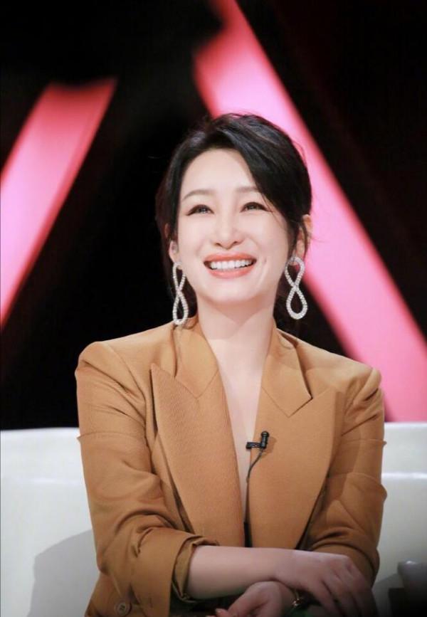 入秋了想買件西裝外套,建議從三個方面入手,就能找到適合自己的 入秋了想買件西裝外套,建議從三個方面入手,就能找到適合自己的