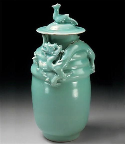 看南宋龍泉窯梅子青釉堆塑龍瓶 聽一段與龍有關的故事和傳說