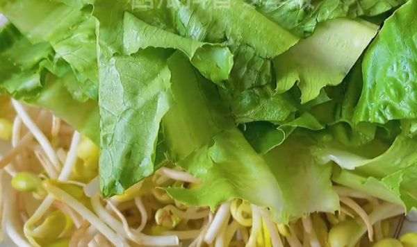 水煮肉片按這個步驟製作，一碗都不夠吃