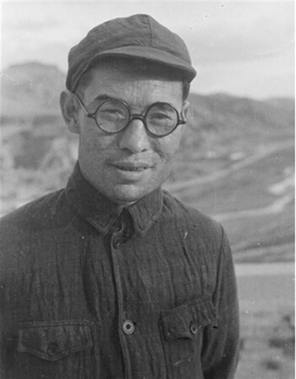 建國之初的六大行政區，它們各自下轄幾個省，領導人分別是誰呢？