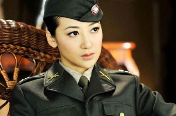 美國派王牌女特務,計劃暗殺毛主席,佈局三年卻被我軍美男計攻破 美國派王牌女特務,計劃暗殺毛主席,佈局三年卻被我軍美男計攻破